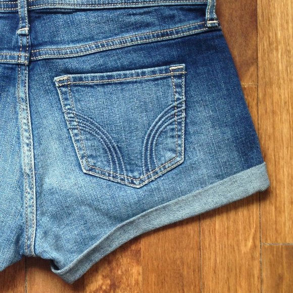 *NWOT* Hollister - Dark Wash Cuffed Shorts - Picture 4 of 4